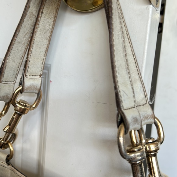 Gucci tote hobo style has wear monogram throughout - Picture 3 of 12